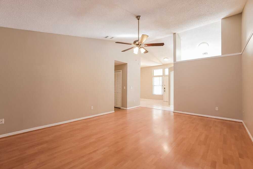 1052 Alpug Ave - Photo 4 of 16