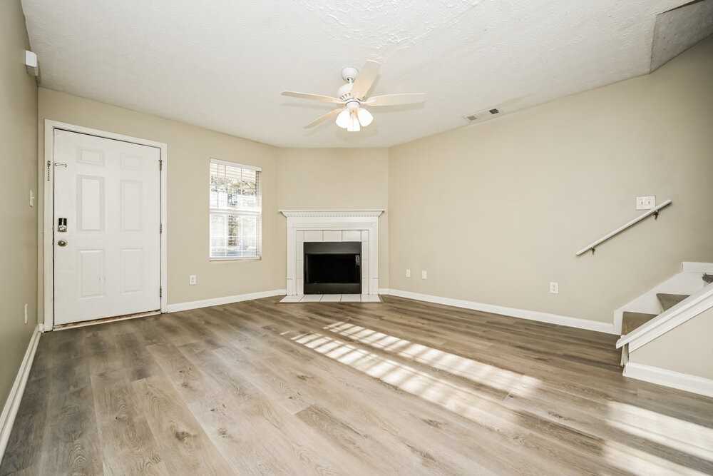 745 Keys Ferry Rd - Photo 4 of 17