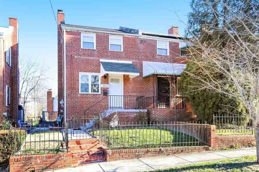 812 Burns St Se - Photo 2 of 50