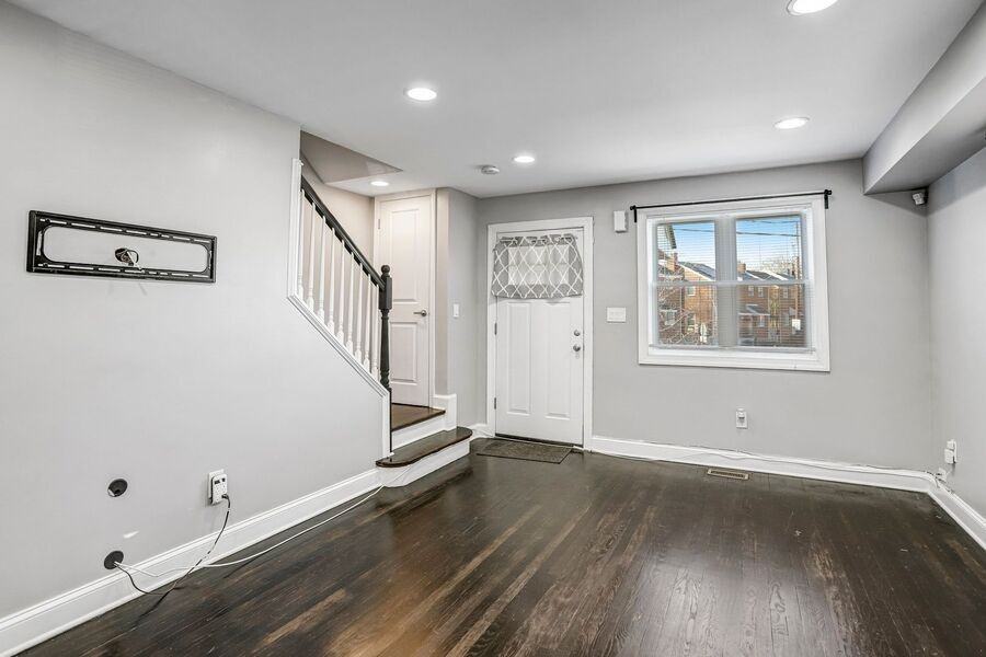 812 Burns St Se - Photo 4 of 50