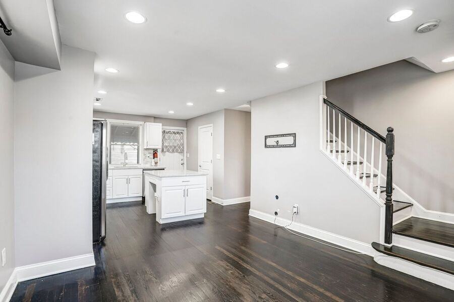 812 Burns St Se - Photo 5 of 50