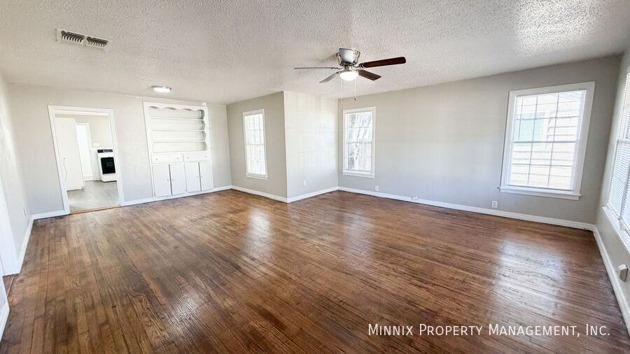 3111 31st St - Photo 3 of 21