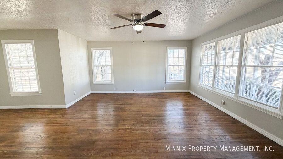 3111 31st St - Photo 4 of 21