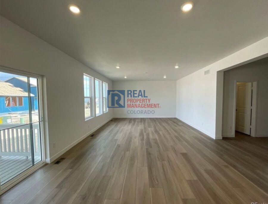 5525 Wisteria Ave - Photo 5 of 29