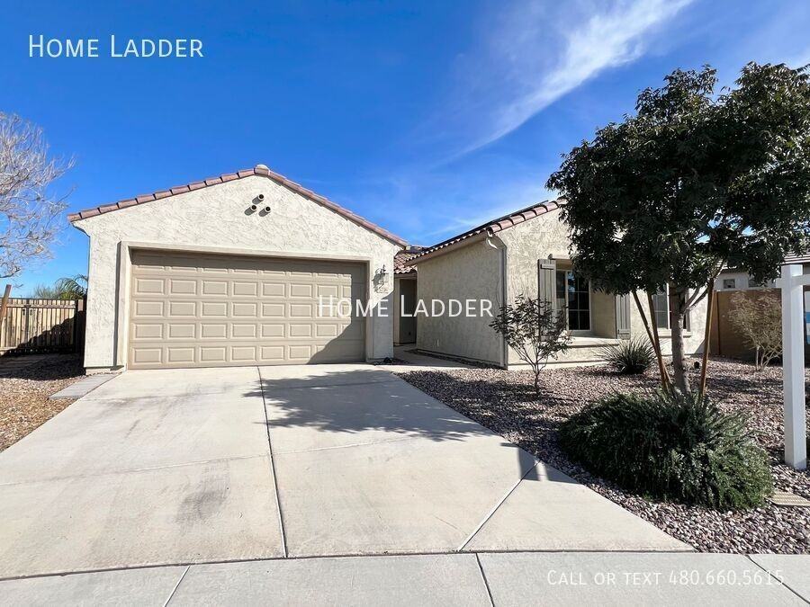 5736 W Heritage Ct - Photo 2 of 33