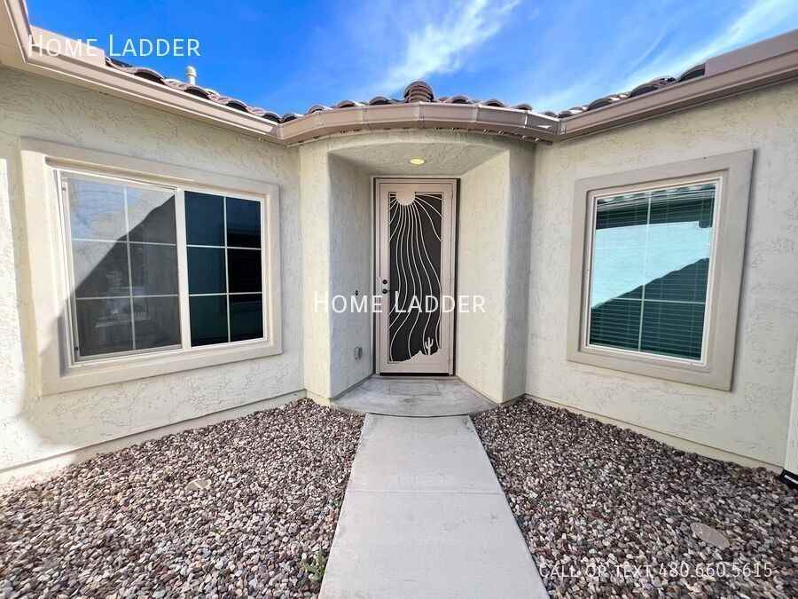 5736 W Heritage Ct - Photo 3 of 33