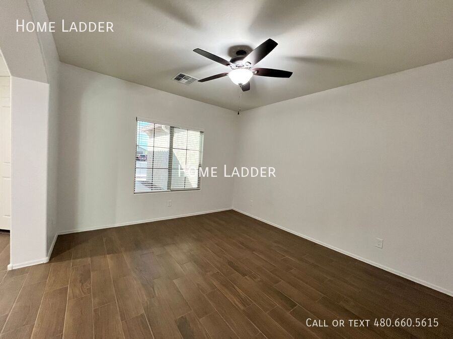 5736 W Heritage Ct - Photo 5 of 33