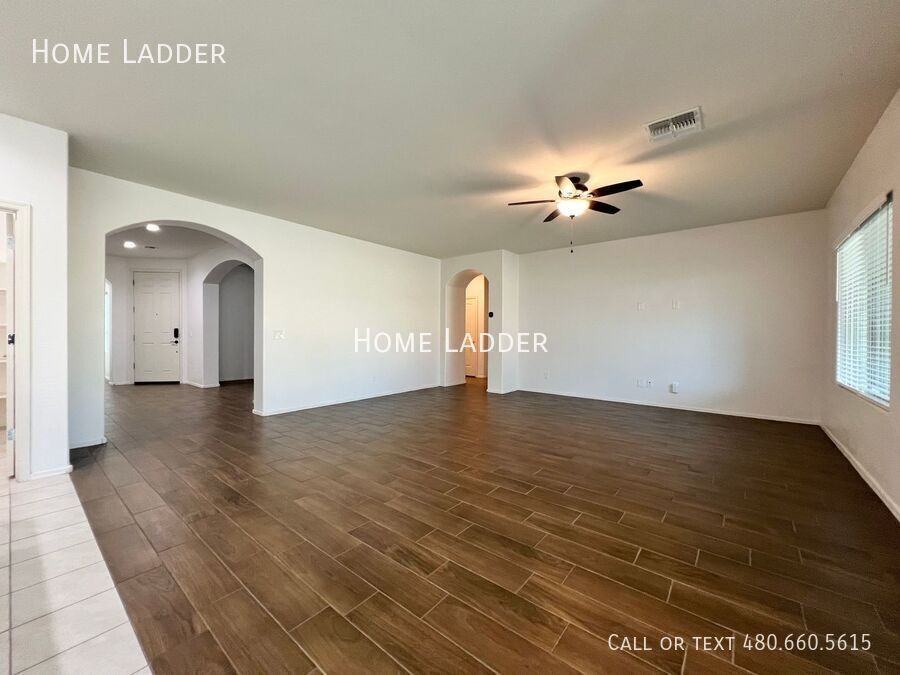 5736 W Heritage Ct - Photo 7 of 33