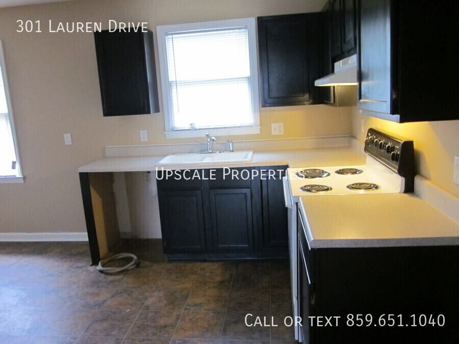 301 Lauren Dr - Photo 4 of 14