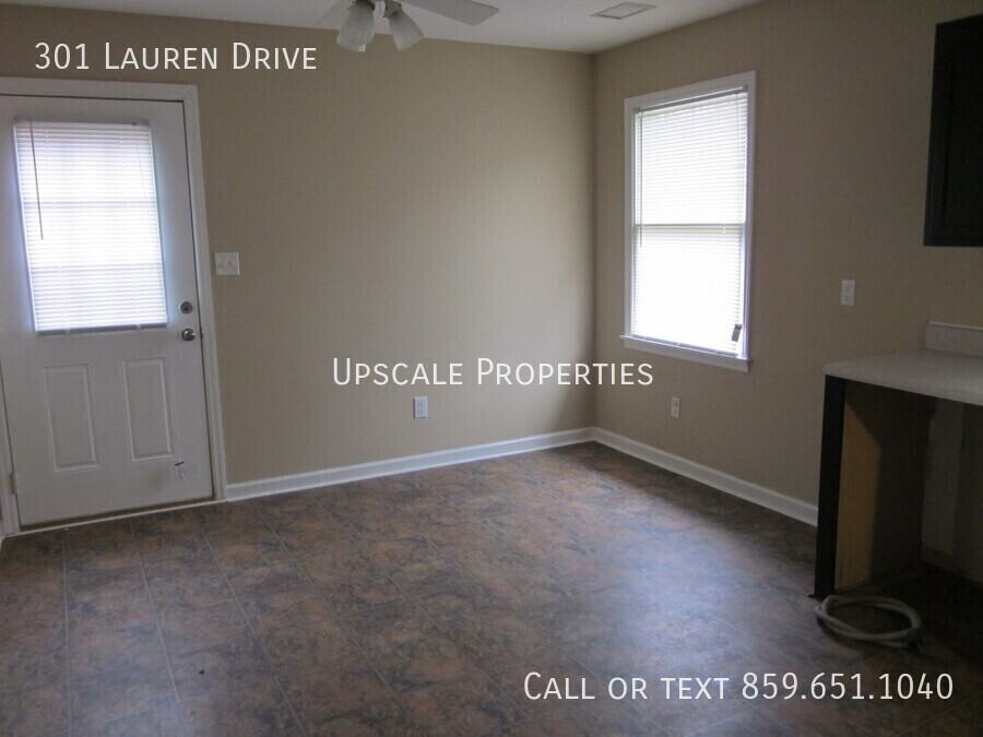 301 Lauren Dr - Photo 5 of 14