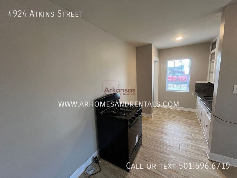 4924 Atkins St - Photo 6 of 10