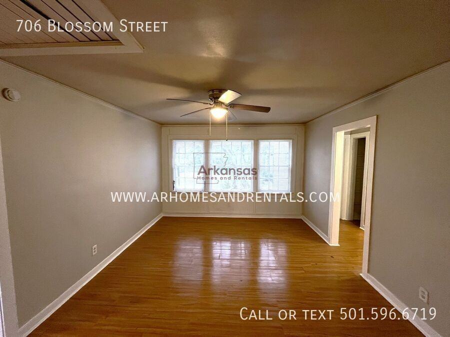 706 Blossom St - Photo 3 of 8