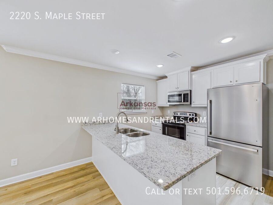 2220 S Maple St - Photo 4 of 12