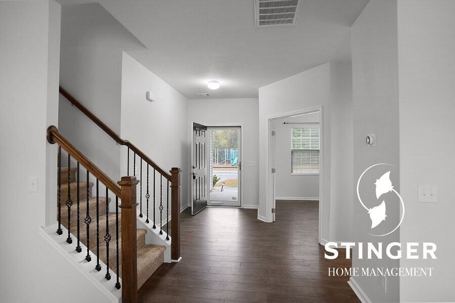 108 Saluda Way - Photo 2 of 45