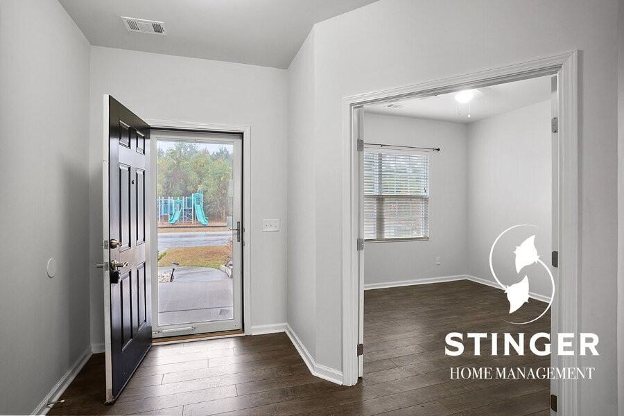 108 Saluda Way - Photo 3 of 45