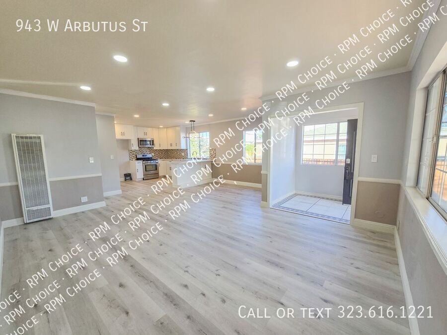 943 W Arbutus St - Photo 3 of 18