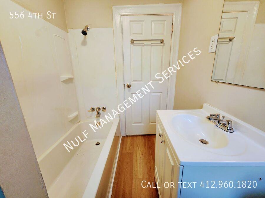 556 4th St - Photo 4 of 8