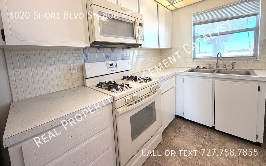 6020 Shore Blvd S #806 - Photo 7 of 15