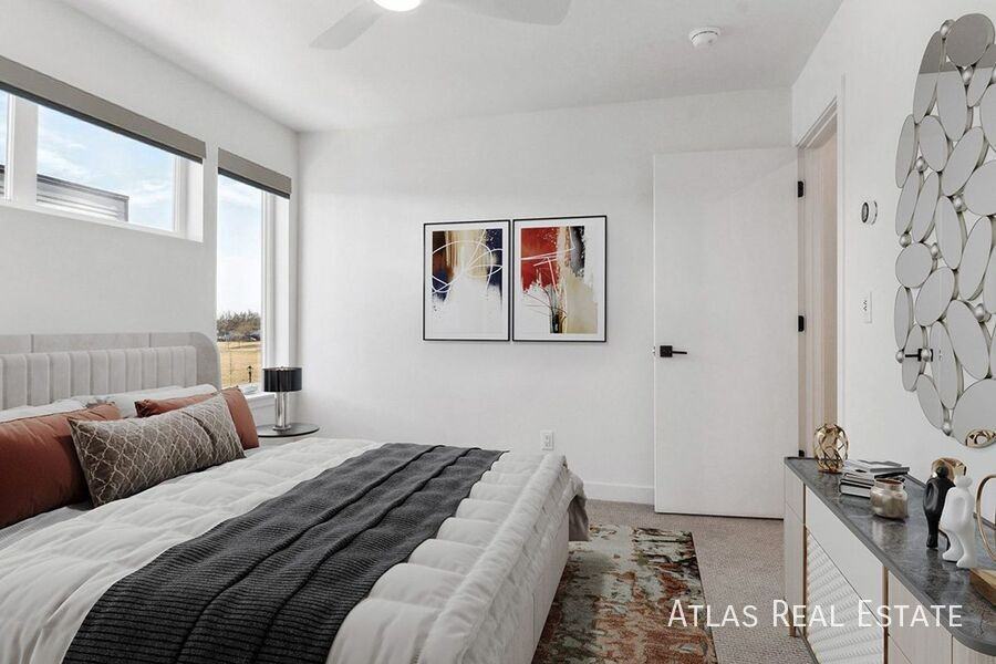 240 Osiander Street - Photo 4 of 32