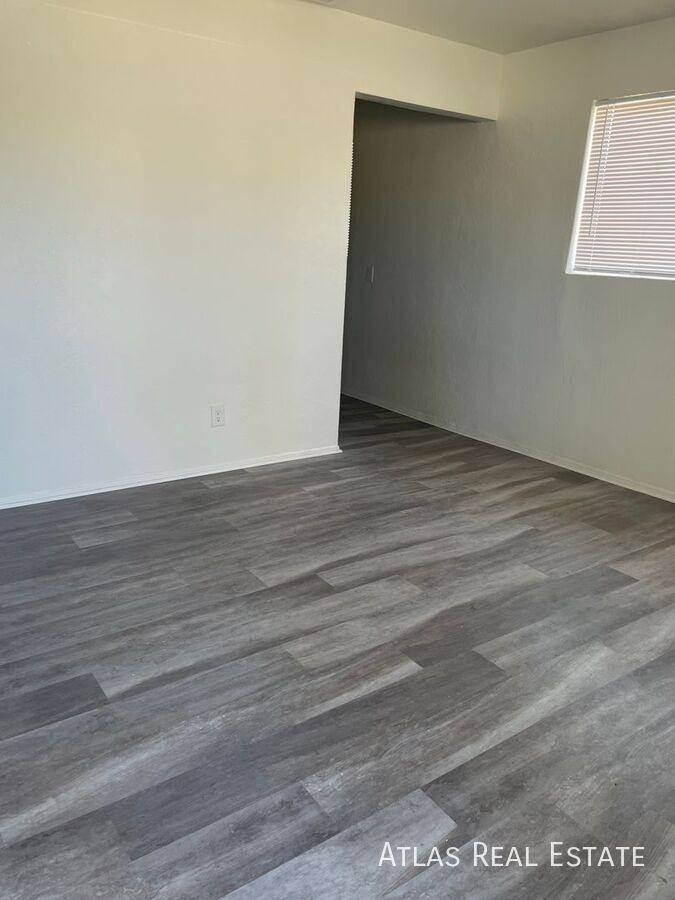 2512 W Ocotillo Rd #3 - Photo 3 of 11