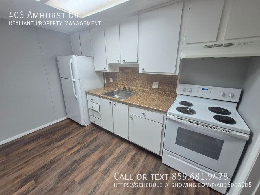 403 Amhurst Dr - Photo 5 of 10