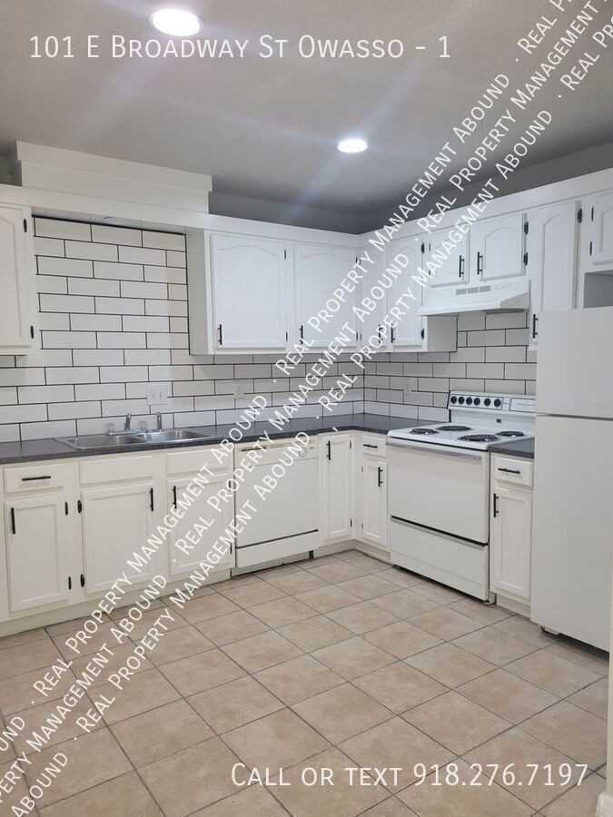 101 E Broadway St #1 - Photo 3 of 19