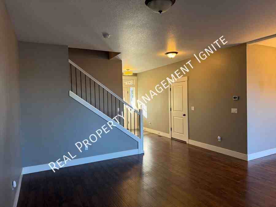 1032 Se Leonel Ln - Photo 5 of 16