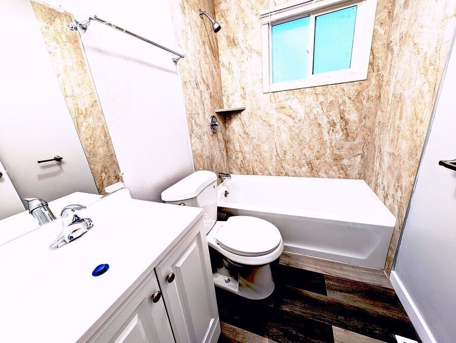 1216 Hackley Ave - Photo 7 of 18