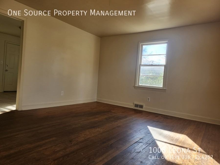 1008 Leona St - Photo 3 of 11