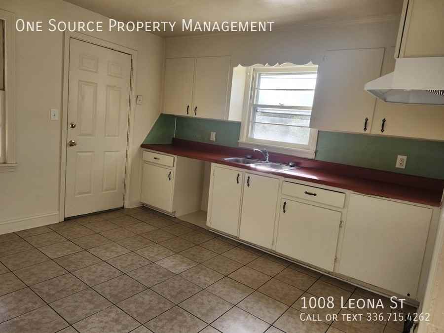 1008 Leona St - Photo 5 of 11