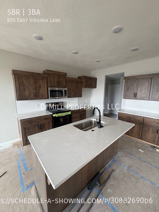 895 E Virginia Ln - Photo 4 of 9