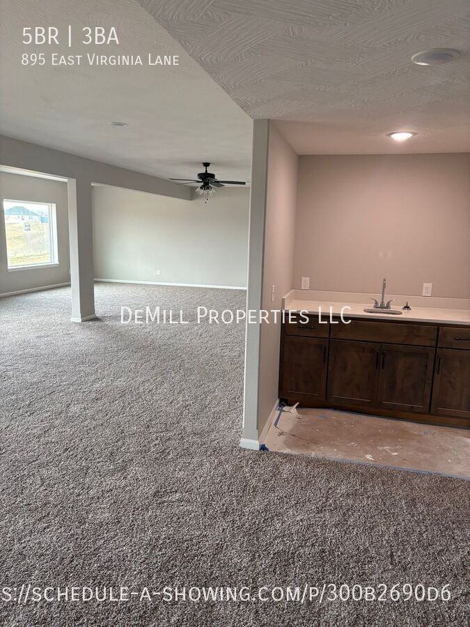 895 E Virginia Ln - Photo 7 of 9