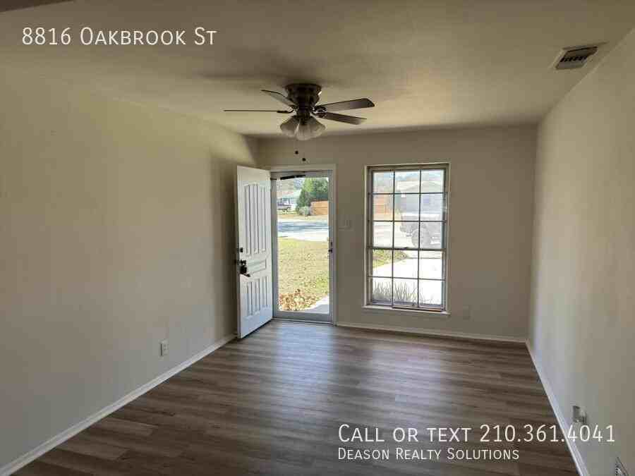 8816 Oakbrook St - Photo 4 of 40