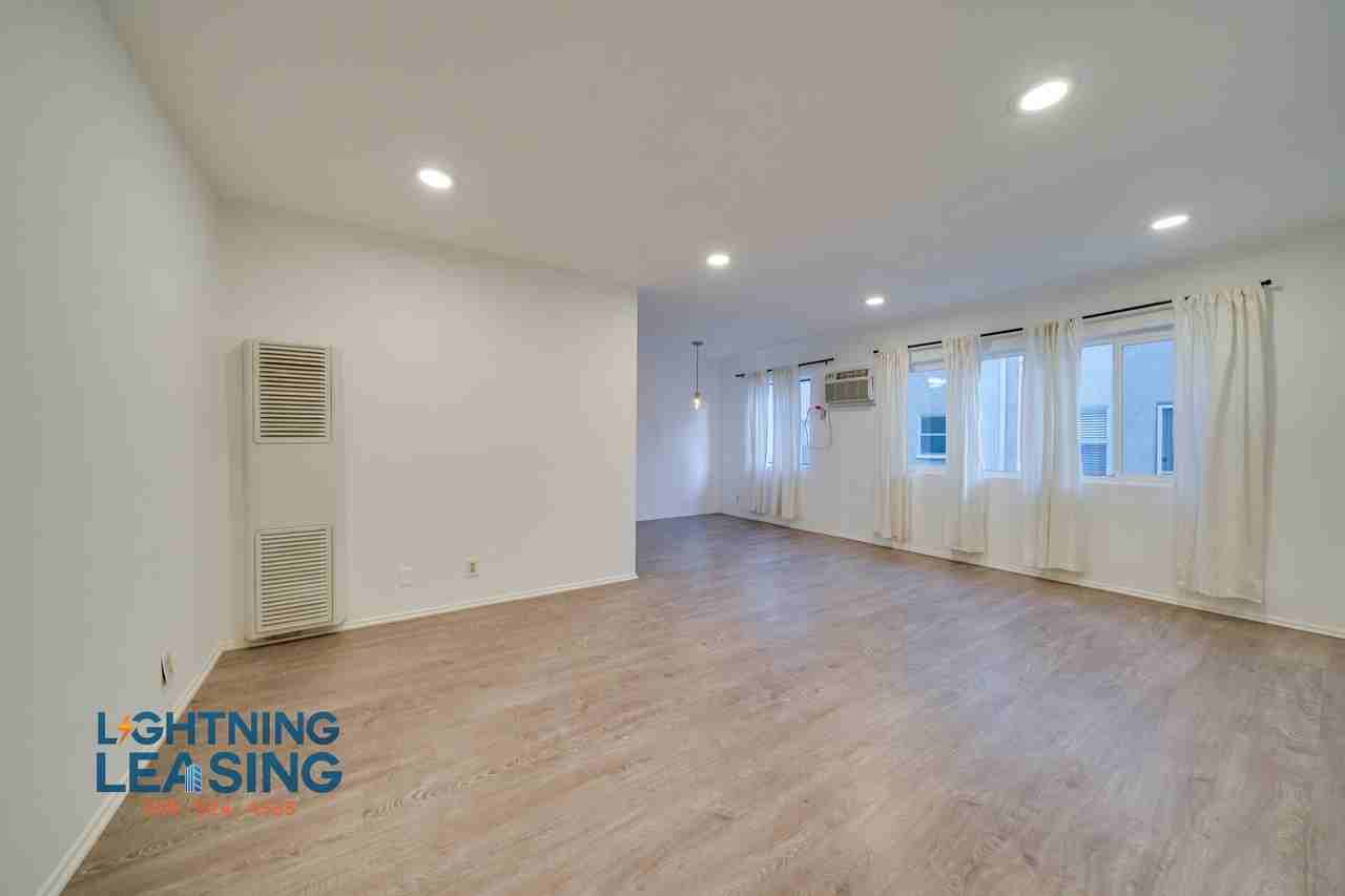 826 N Edinburgh Ave #2 - Photo 2 of 17