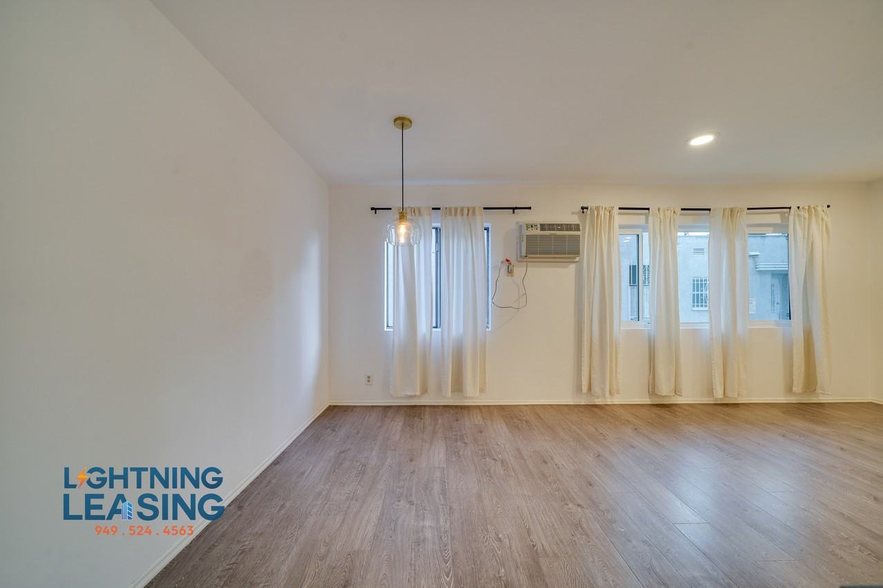 826 N Edinburgh Ave #2 - Photo 5 of 17