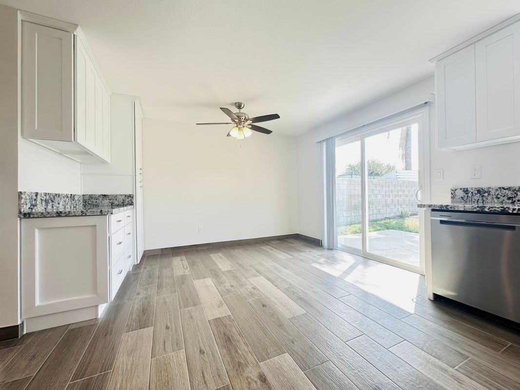 2912 E Brookside Ct - Photo 5 of 13