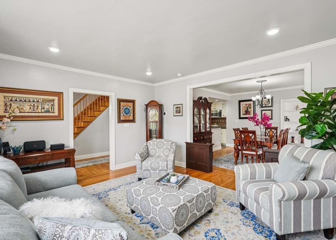 64 Manner Ave - Photo 2 of 23