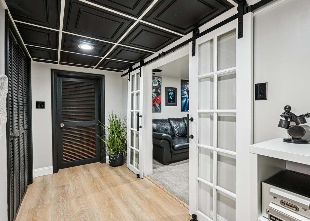 64 Manner Ave - Photo 6 of 23