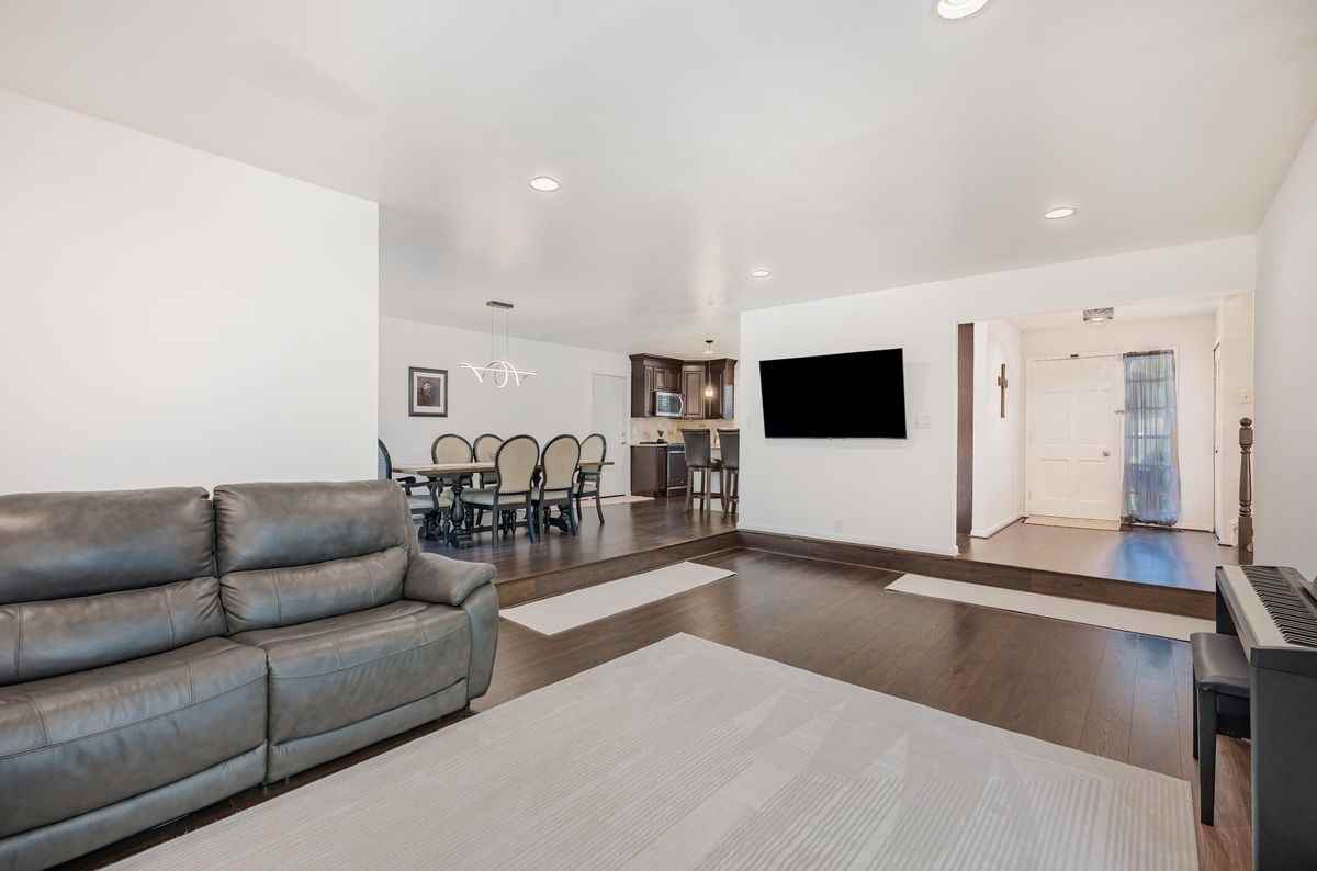 6545 Post Oak Dr - Photo 5 of 27