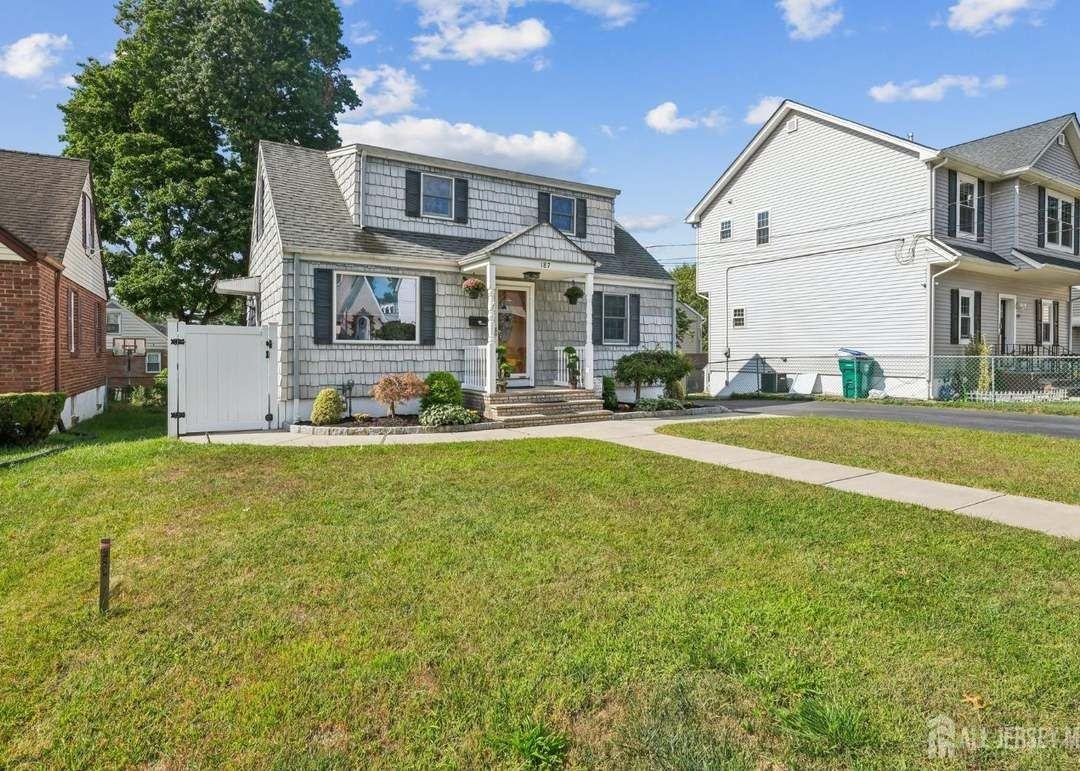 187 Hoover Ave - Photo 2 of 17