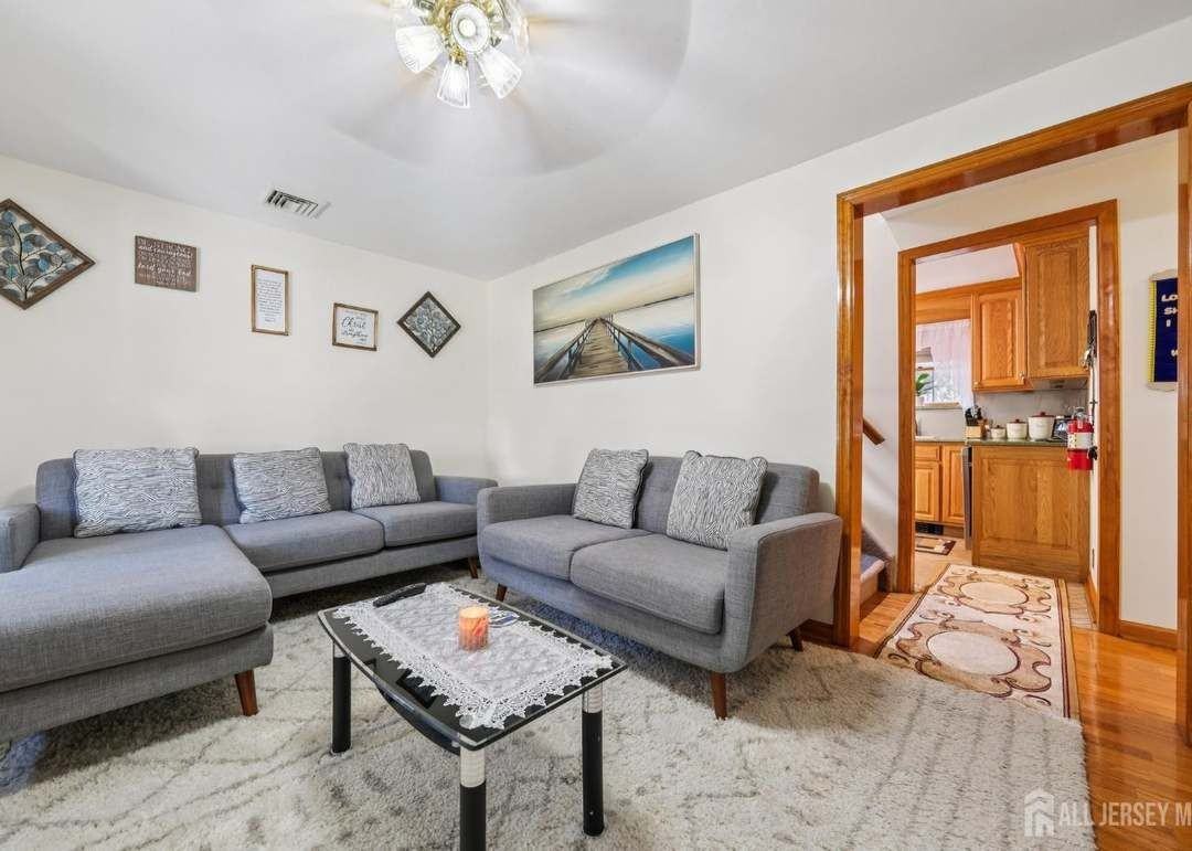 187 Hoover Ave - Photo 3 of 17