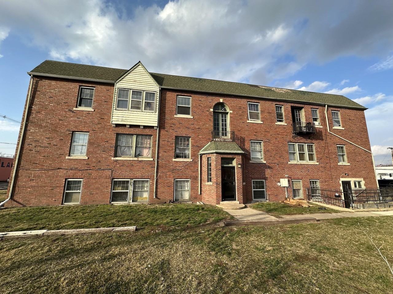 210 N Walnut St Apt 202 - Photo 4 of 13