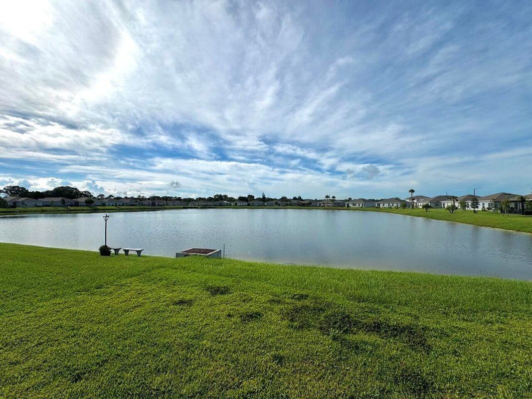 461 Cherimoya St - Photo 3 of 4