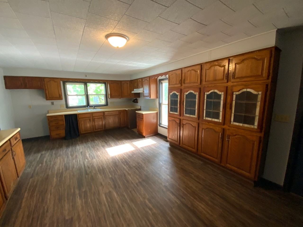 211 Market St - Photo 2 of 15