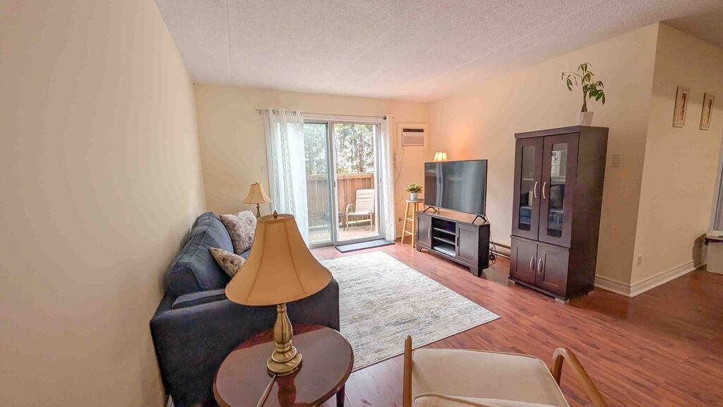 78 Welland St N - Photo 5 of 28