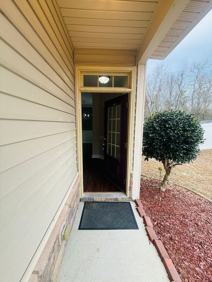 40 Cromwell Cir - Photo 2 of 37