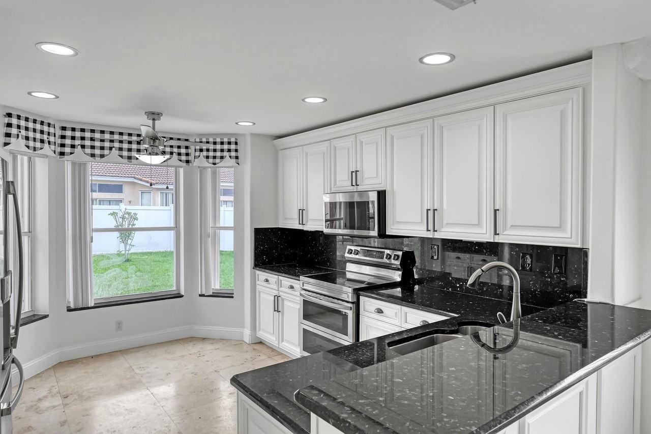 5877 Las Colinas Circle - Photo 7 of 23