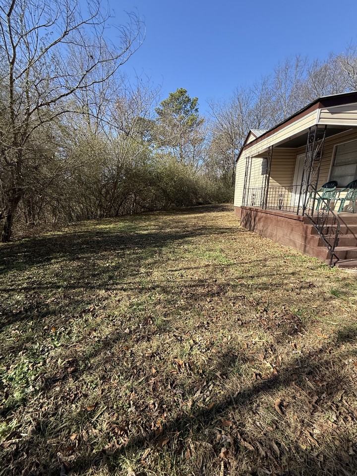 1633 Yvonne Dr #1 - Photo 5 of 28