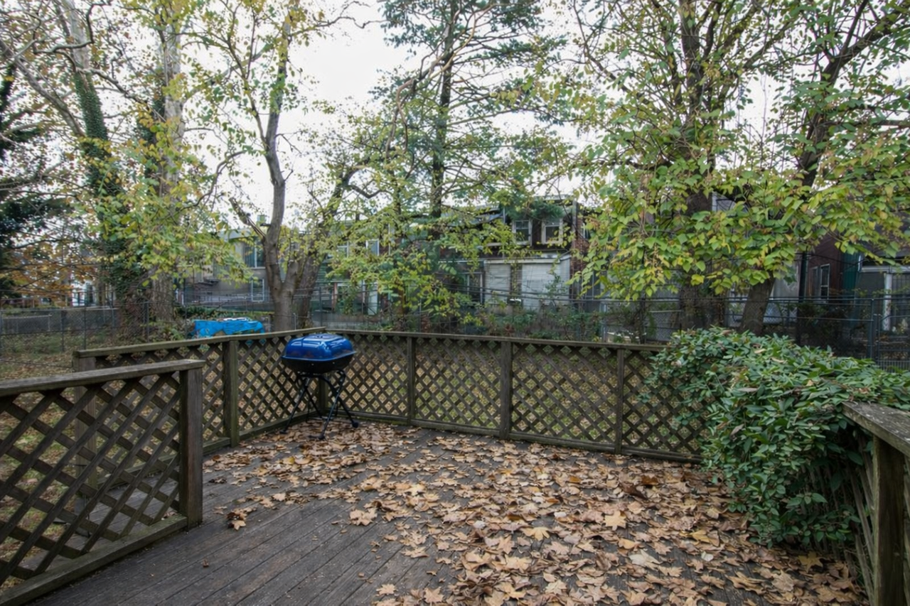 1452 N Allison St - Photo 2 of 10