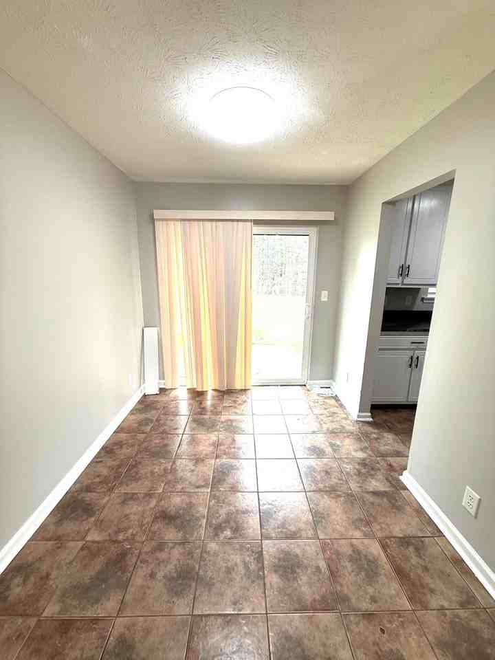 944 David Dr - Photo 4 of 11